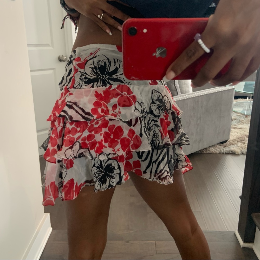 black and red floral mini skirt 🖤❤️